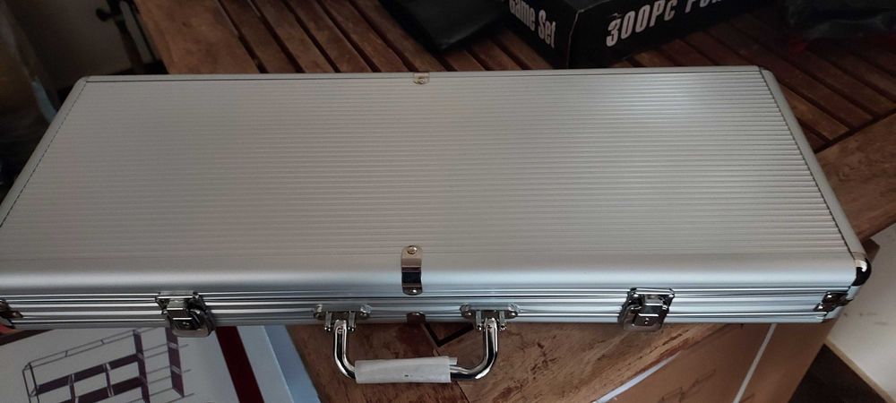 Set poker 500 jetoane de 11,5 gr,  neimprimate. Produs nou.