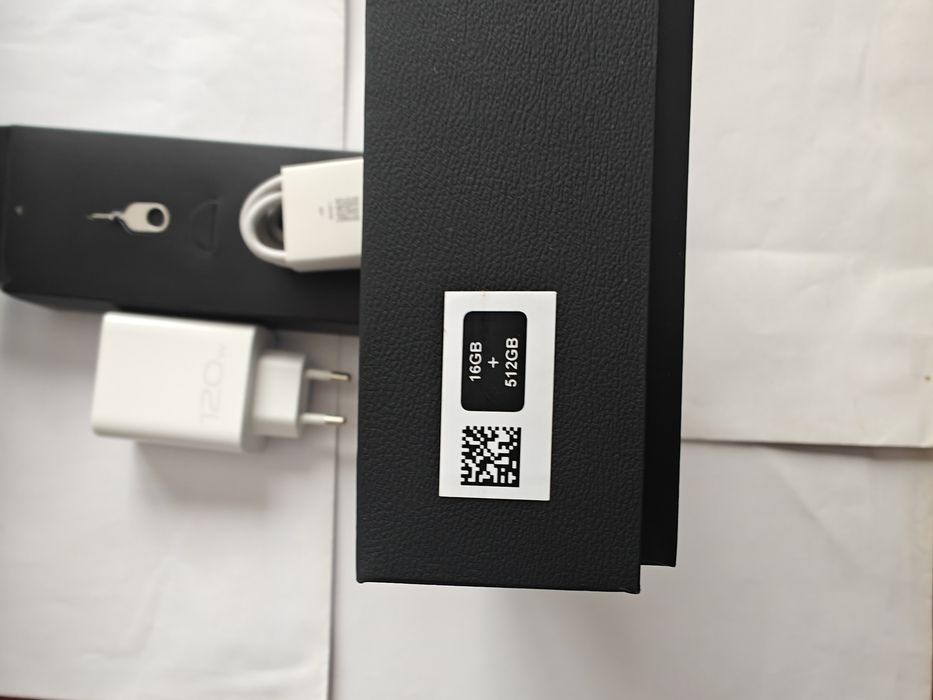 Vivo x 300 ultra global version  16/512 с  български език!!!