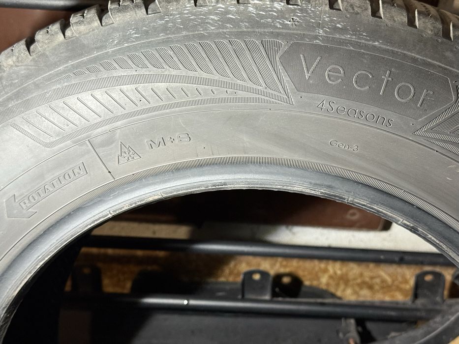 Всесезонни гуми Good Year 215 65 16 DOT 2122