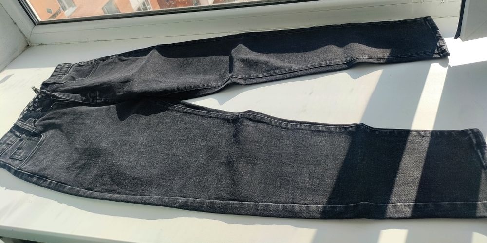 Продаю женские джинсы