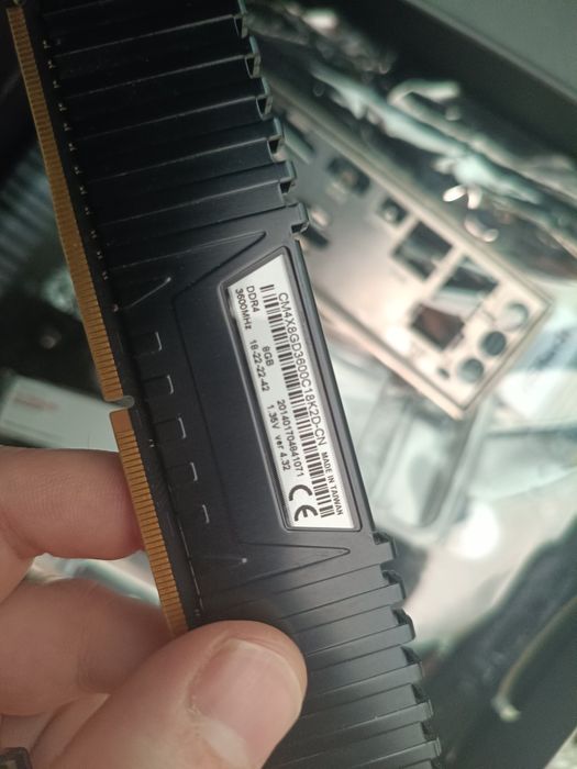 Продаю ОЗУ ddr4, ddr5. Рабочие и одна сломанная.