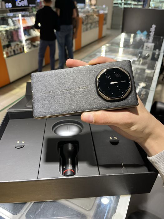 Huawei mate XT ultimate design