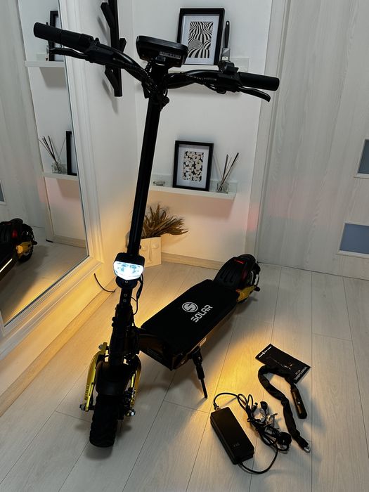 Trotinetă electrică SOLAR 2025