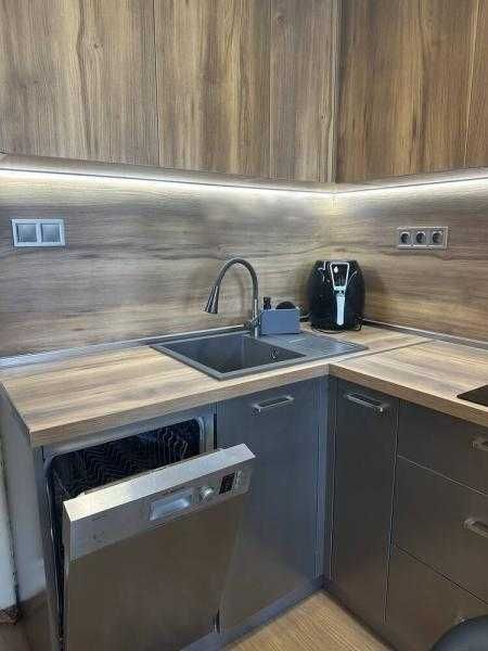 Дава се под наем Двустаен апартамент в Бургас, Център - 43 кв.м за 612 € - Снимка #6