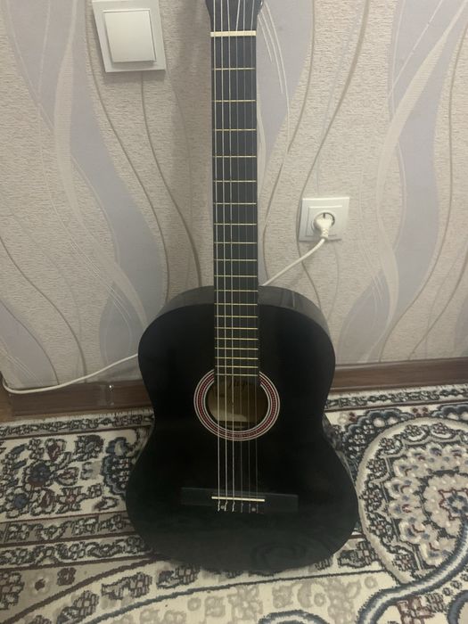 Gitara sotiladi 40 razmerli