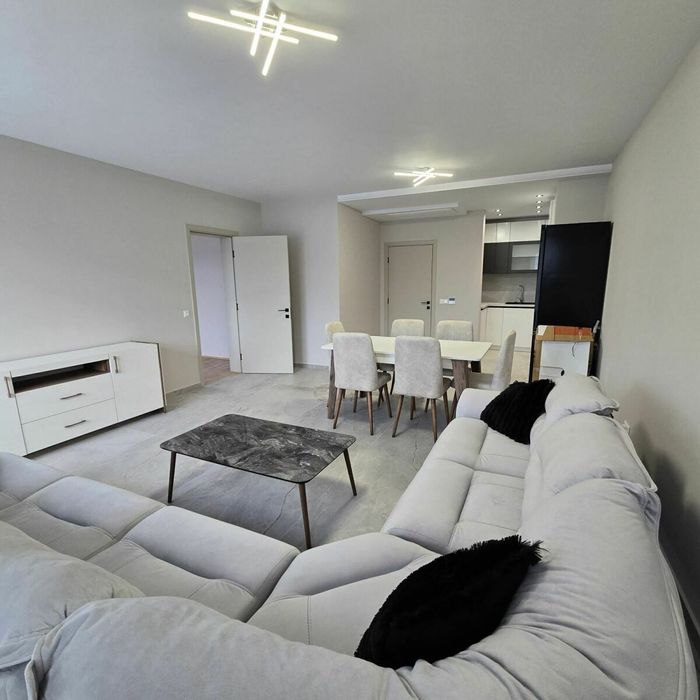 Тристаен дизайнерски обзаведен апартамент в Горна баня