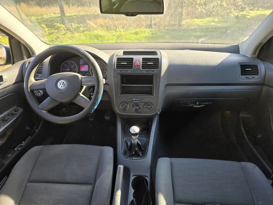 Продавам голф 5 на части