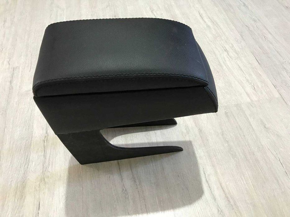 Продаются подлокотник на авто