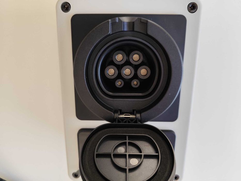 Зарядна станция Wall box- 22 KW/32A с приложение Тyua