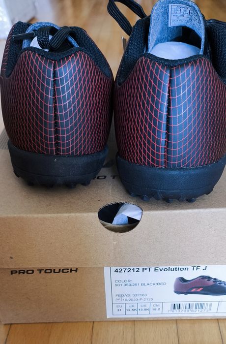 Adidasi Pro Touch fotbal 31