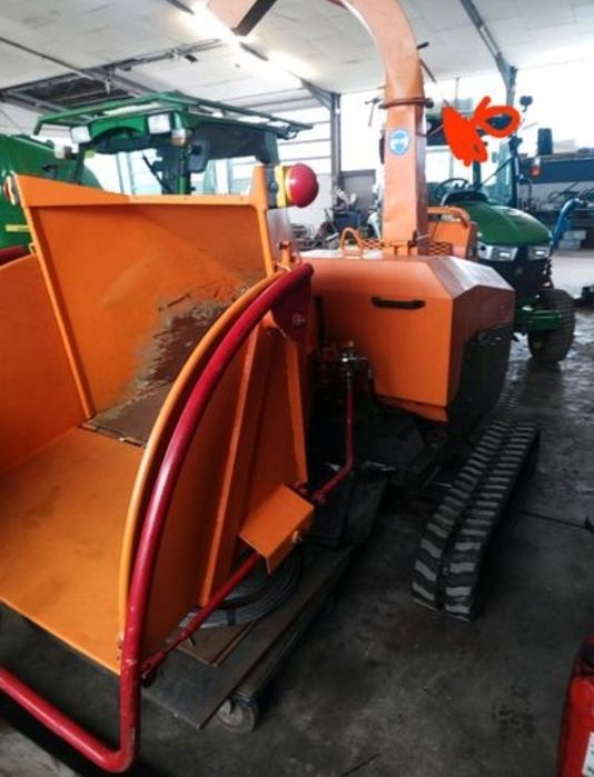 Tocător crengi Jensen A528 pe șenile