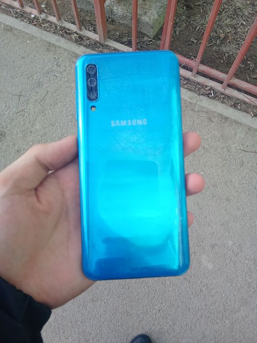 Продам самсунг а50