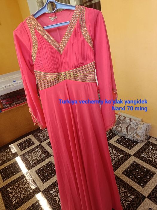 Ayollar kiyimlari sotiladi