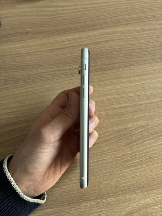 iPhone XR белый 128гб