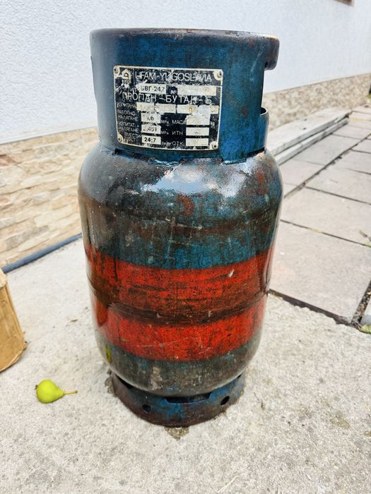 Продавам газова бутилка  20 литра