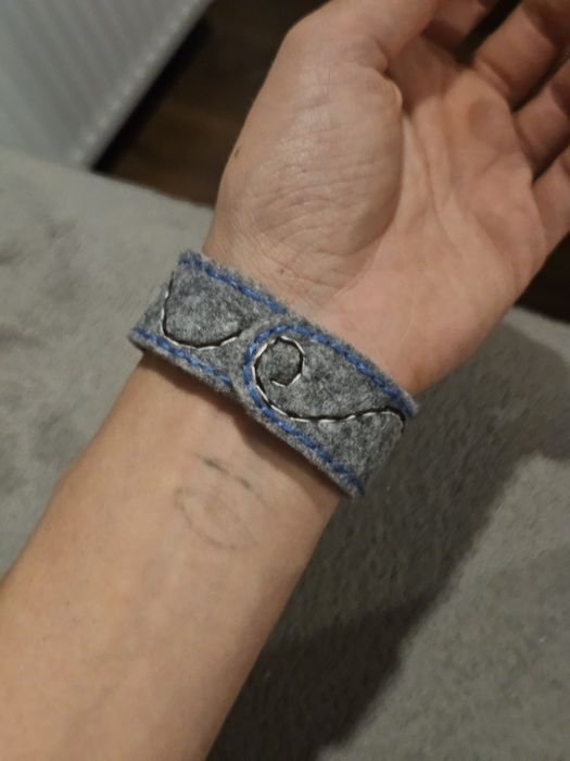 Bratara cusuta din fetru. Original handmade