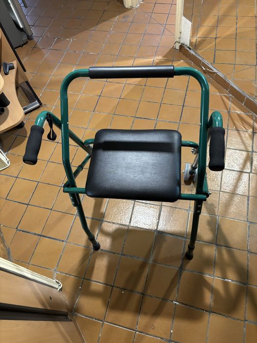 Cadru de mers cu sezut