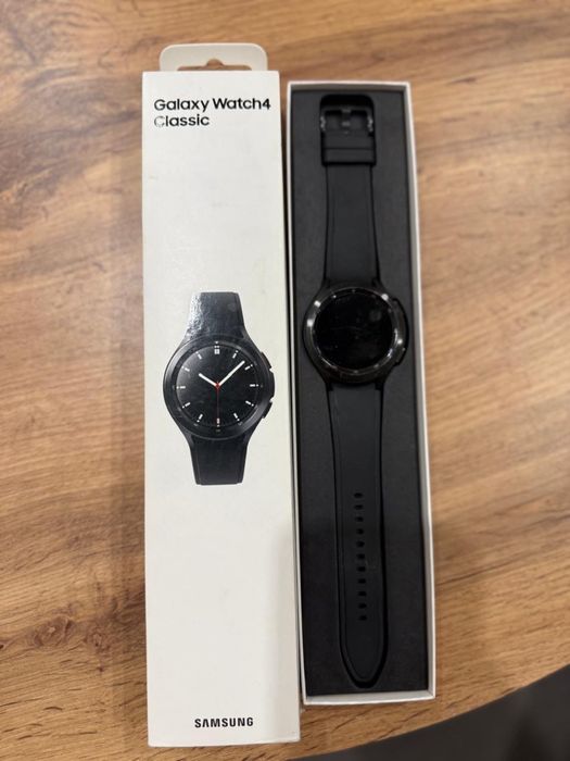 Смарт-часы Samsung Galaxy Watch4