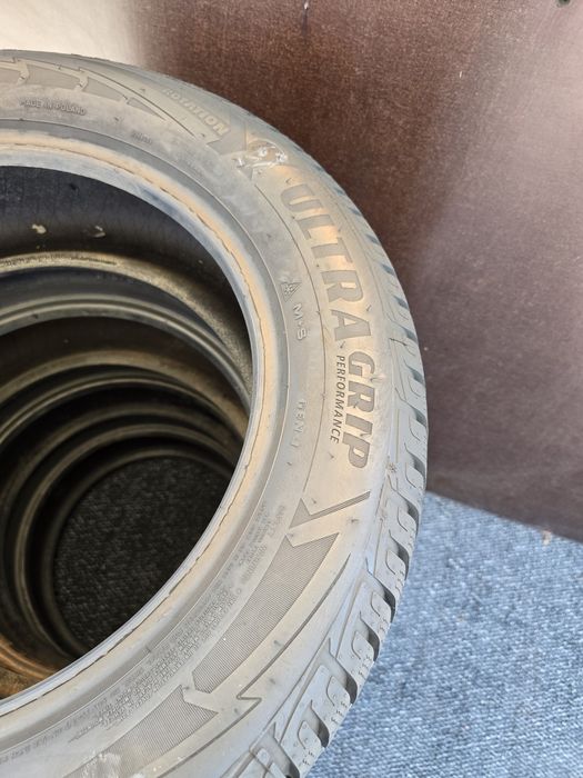 215 60 16 goodyear m+s CA NOI