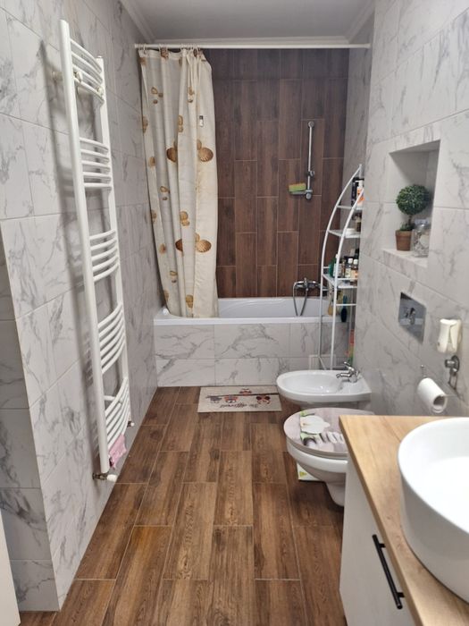 Vand apartament 3 camere cu dependente