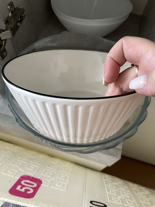 Продам столовый набор тарелок