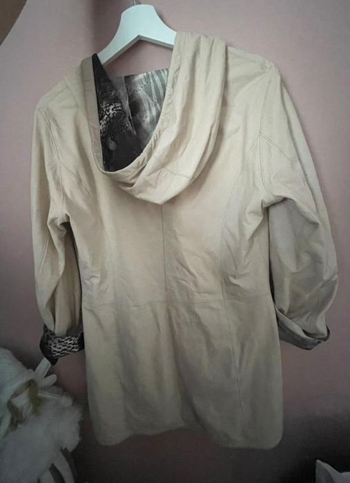 Продавам кожено манто