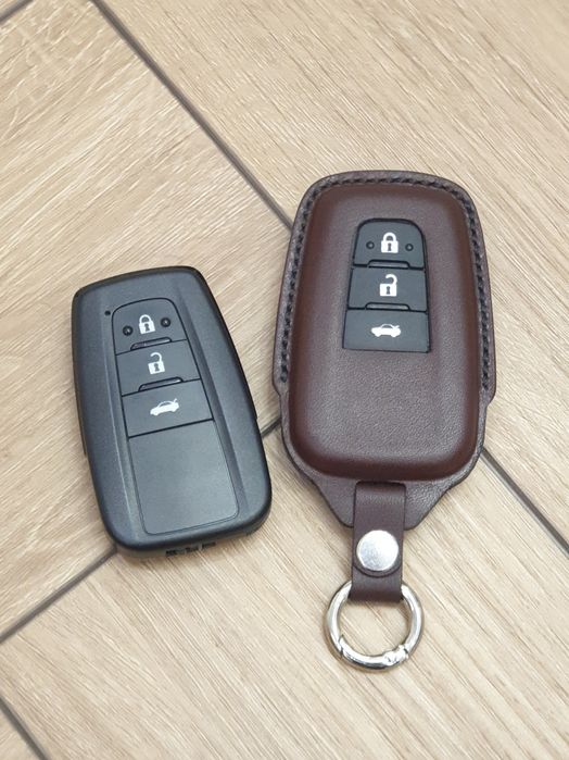 Чехол для ключа Toyota Camry 70. 75