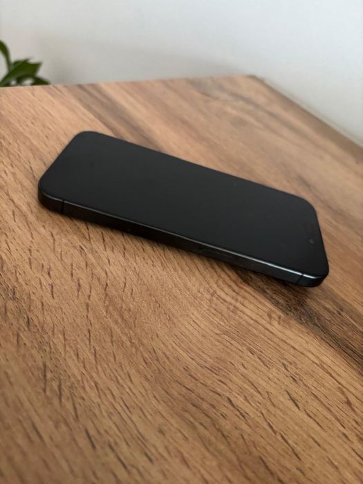 Продам Iphone 15 про 128 gb