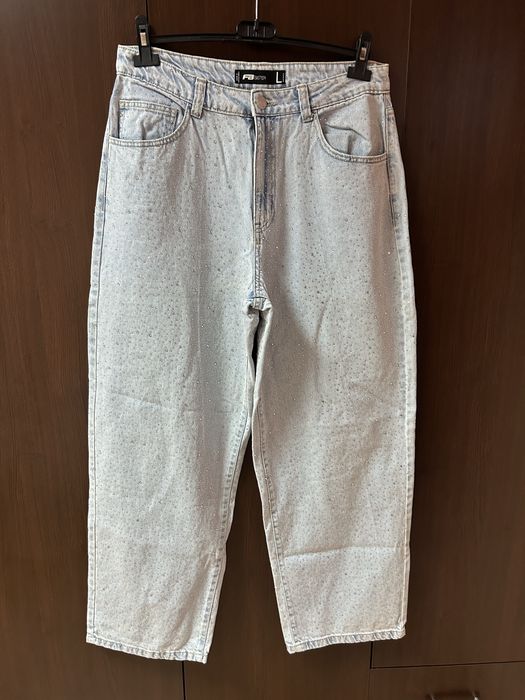 Дънки с камъни носени веднъж