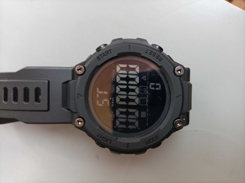 Чисто нов мъжки часовник