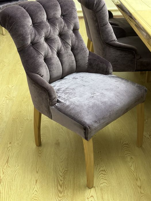 Гостинный стол со стулями