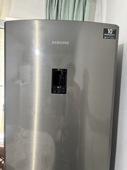 Холодильник Samsung