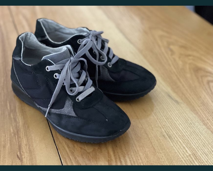 Adidasi/ pantofi sport negri marimea 40