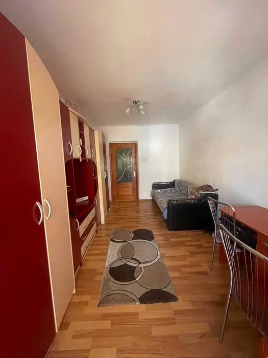 Vând apartament  cu 3 camere,ultracentral ,etajul 2,105 mp,Preț  negociabil.relatii la telefon 0766414573