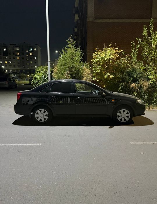 Chevrolet Gentra qora