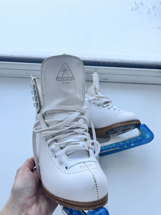 Продам коньки Джексон 200