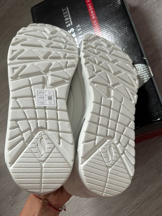 Adidași skechers noi