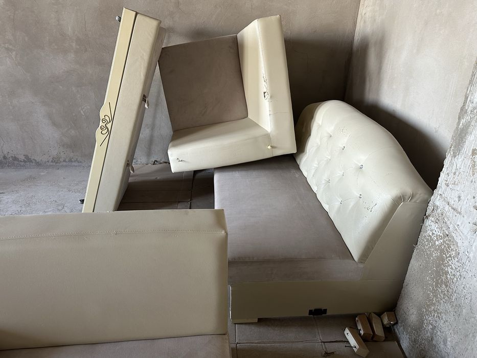 Продаю угловой диван самовывоз