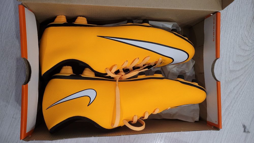 Бутонки Nike чисто нови