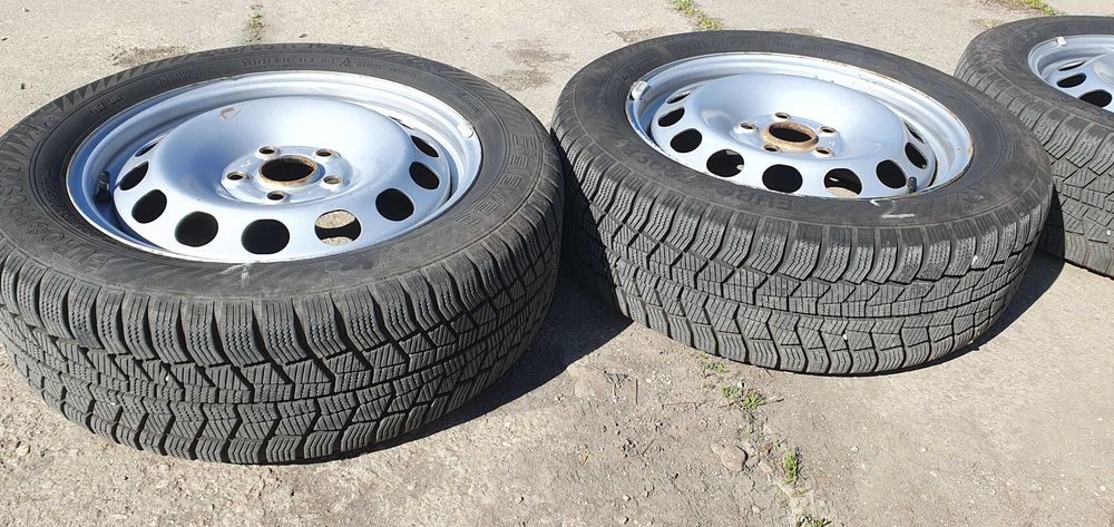 Set 4 cauciucuri de iarna cu jante de tabla GOLF 7