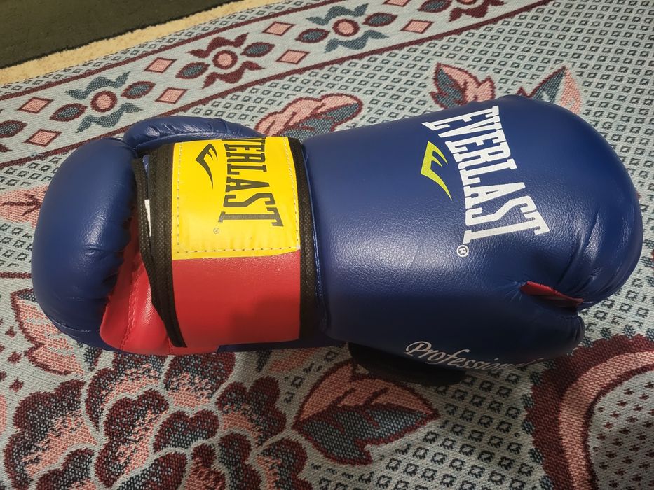 Боксерские перчатки
