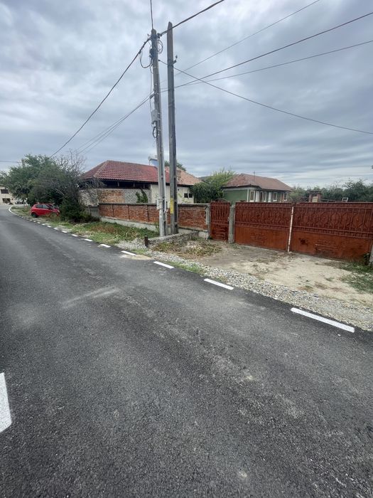 Vand teren spatios cu casa langa Targu Jiu