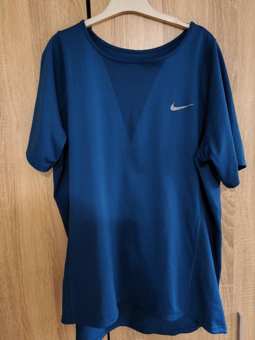 Нова  тениска  Nike