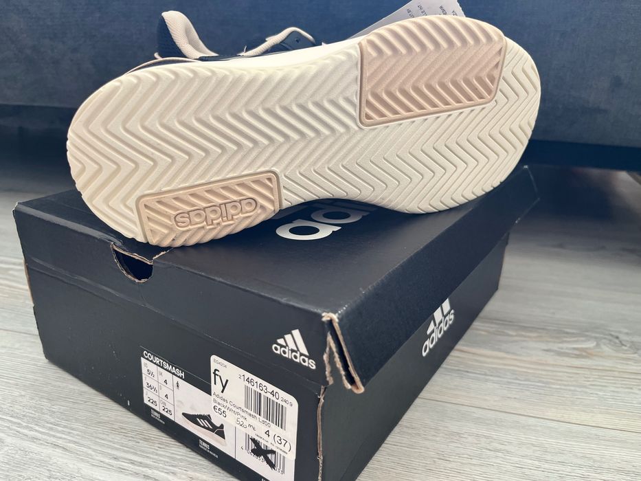 Дамски маратонки Adidas Courtsmash (37)