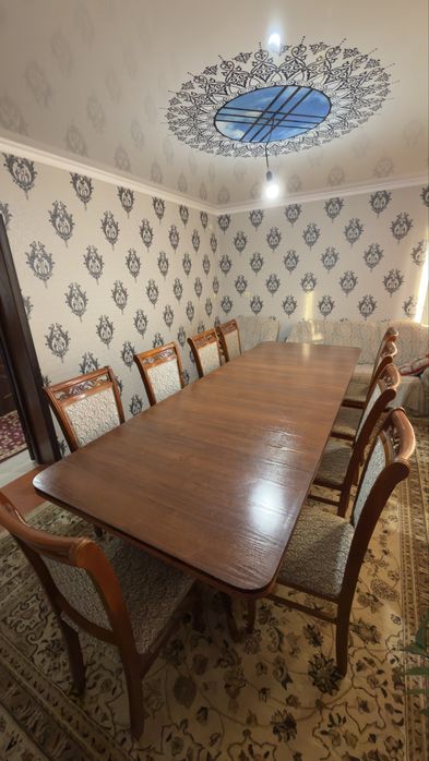 Продаю стол со стульями