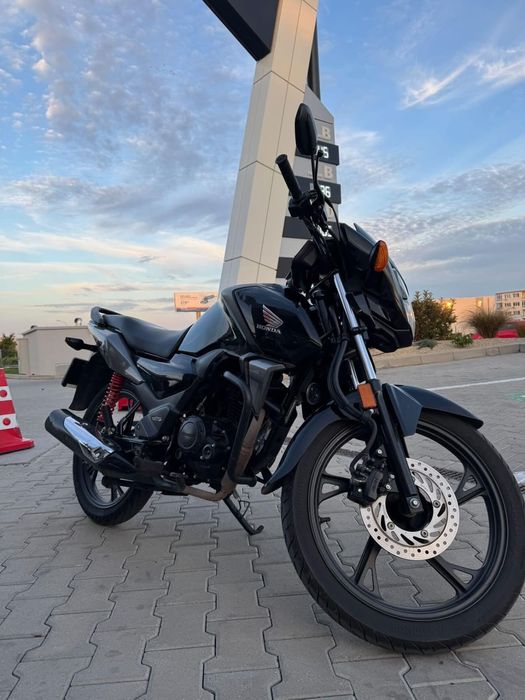 Vând HONDA CB125F