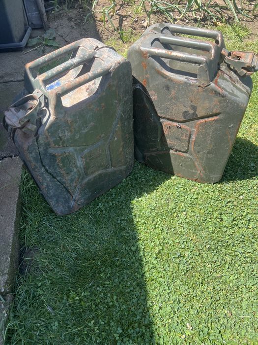 Vand doua canistre metaluce