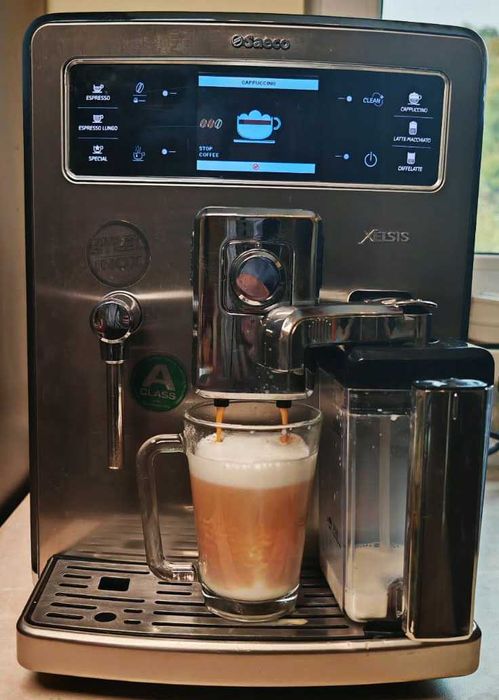 Espressor automat Saeco Xelsis – râșniță ceramică, carafă lapte