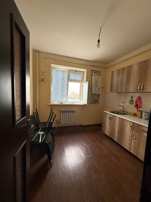 Sergili yangi hayot 8 hudud 2 xona 3 etaj 56m² qizil gishtli dom