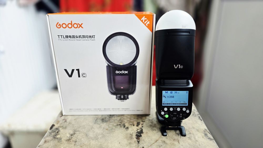 Godox V1 Blit TTL cu Cap Rotund pentru Canon